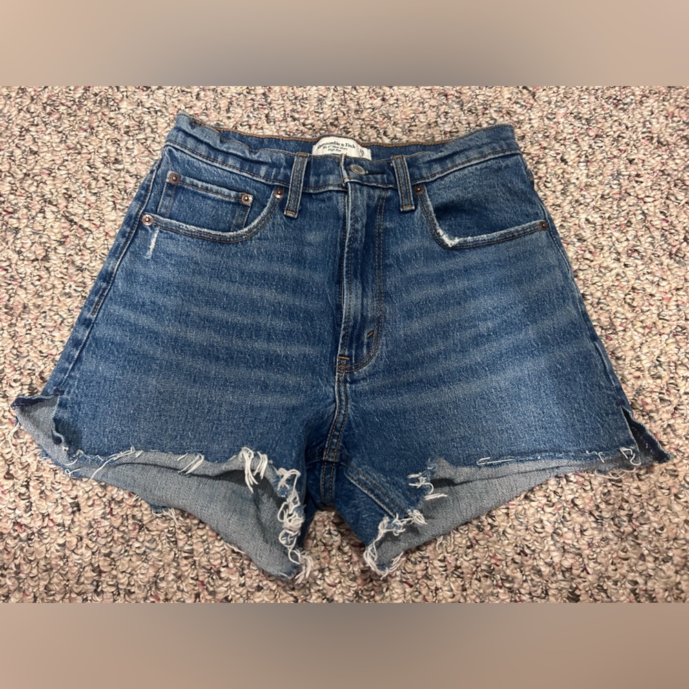 Abercrombie and Fitch Curve Love High Rise 4 Inch Mom Short